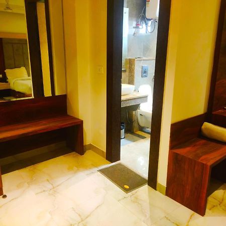 Hotel The Nilsa นิวเดลี ภายนอก รูปภาพ