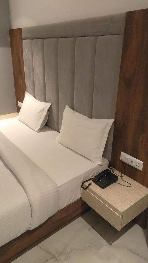Hotel The Nilsa นิวเดลี ภายนอก รูปภาพ