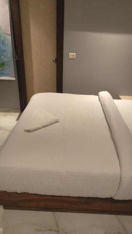 Hotel The Nilsa นิวเดลี ภายนอก รูปภาพ