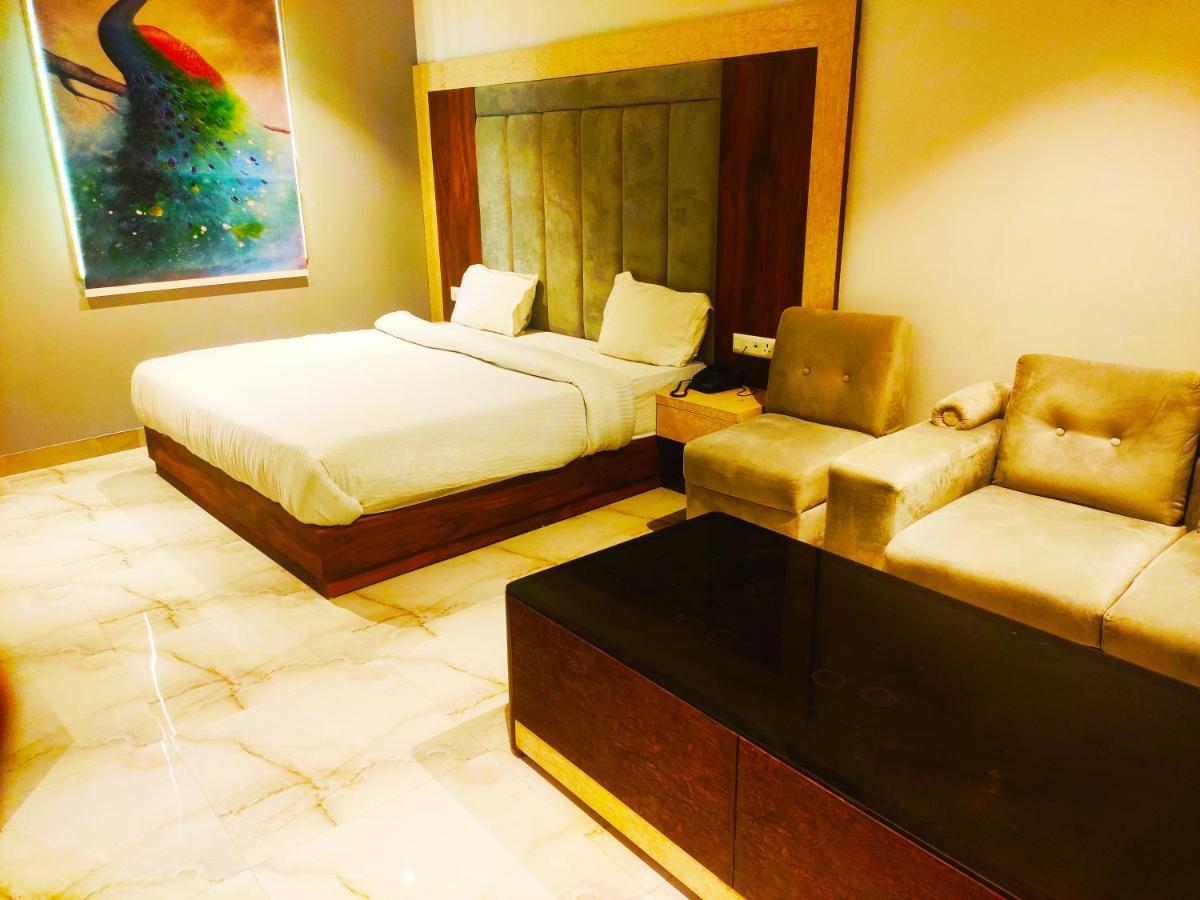 Hotel The Nilsa นิวเดลี ภายนอก รูปภาพ