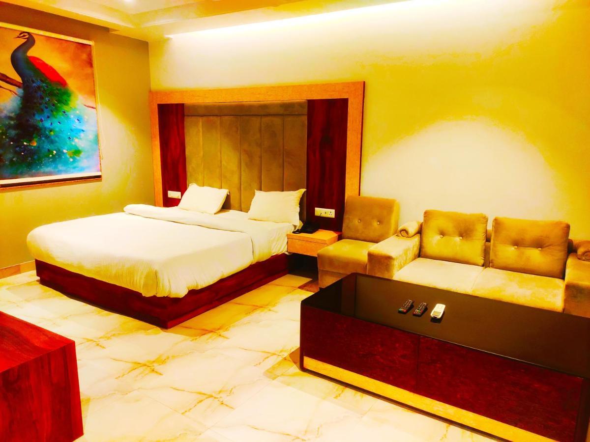 Hotel The Nilsa นิวเดลี ภายนอก รูปภาพ